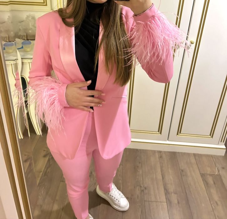 Vând Costum Anstrid