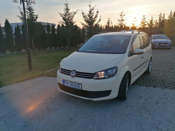 Volkswagen Touran euro 5 an 2014, 1.6 diesel 140cp, 7 locuri