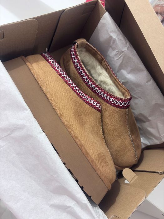 Обувки тип UGG, закупени от Trendyol