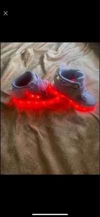 Детски светещи обувки