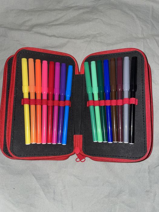 Penar complet echipat pentru scolare băiatului