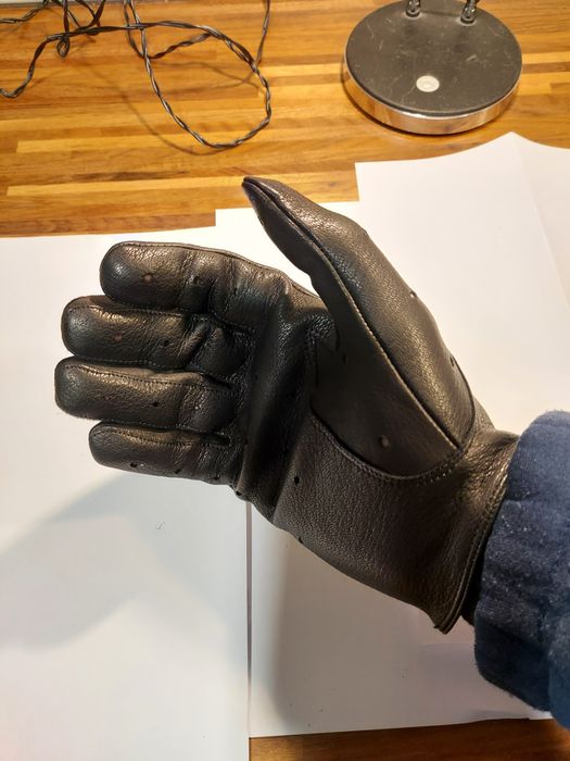 Manusi condus din piele naturala