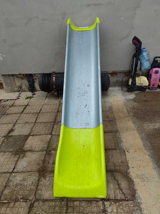 Продавам детска пързалка