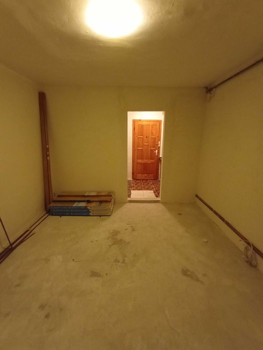 Vând Garsonieră, zona Ampoi1, parter.