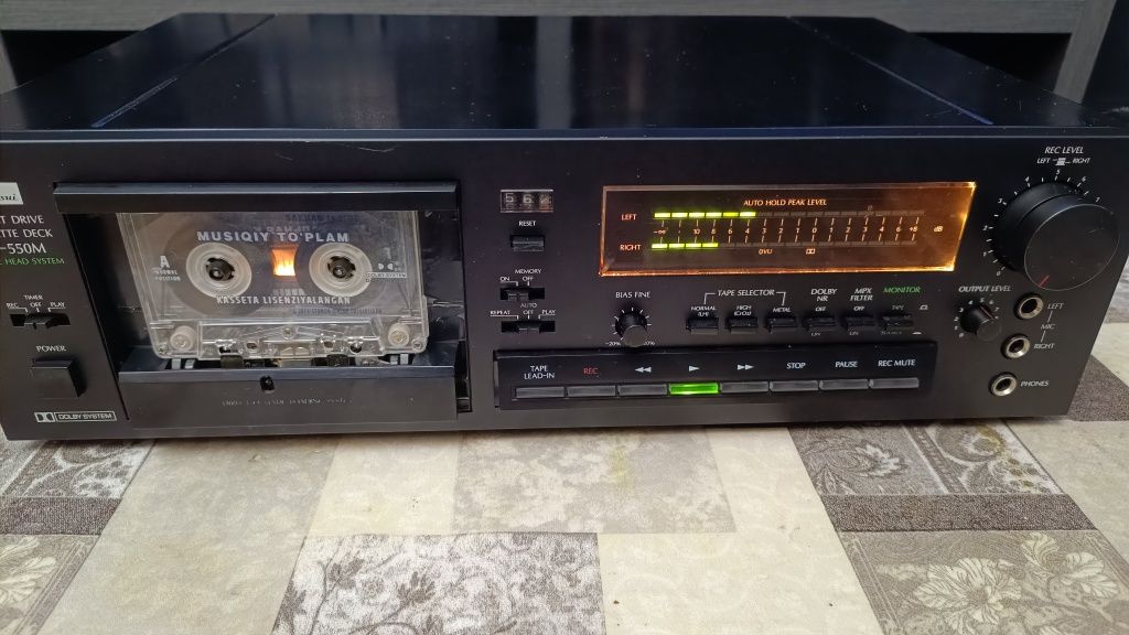 Касетник Sansui  D-550m