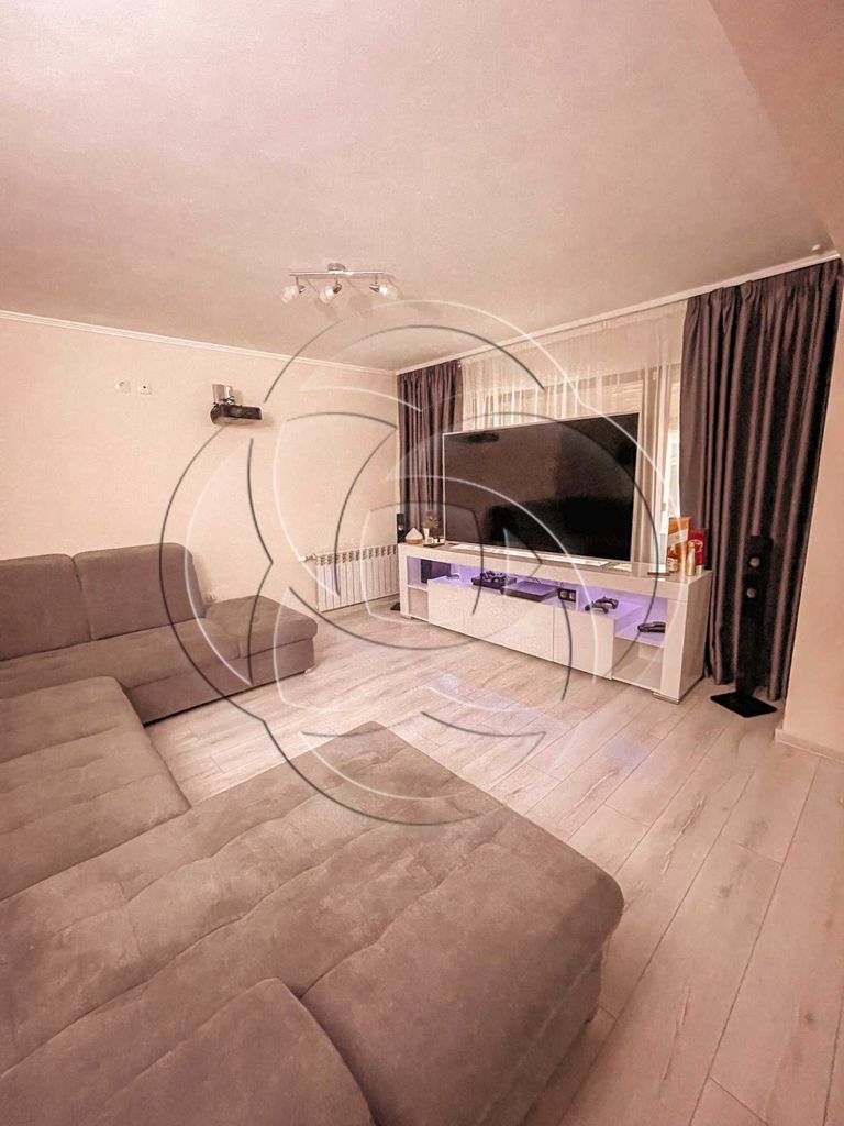 Продава се Къща в Костинброд - 185 кв.м за 2076 €/кв.м - Снимка #1