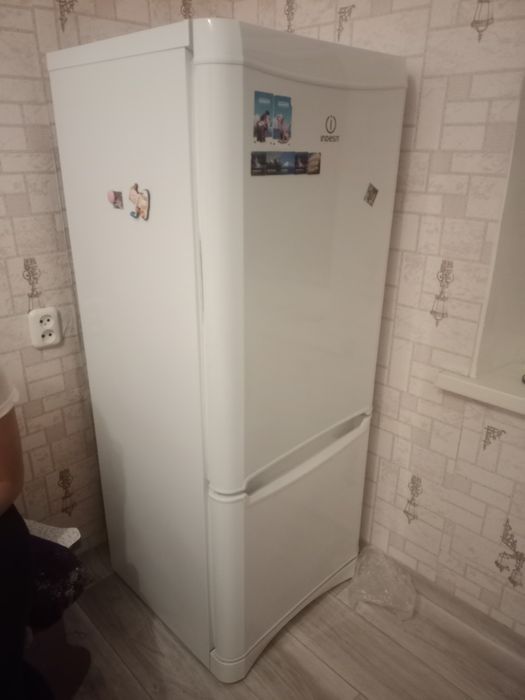 Холодильник indesit