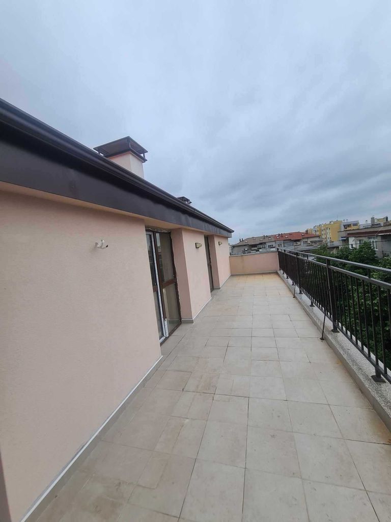Продава се Тристаен апартамент в Хасково, Дружба 1 - 111 кв.м за 950 €/кв.м - Снимка #2