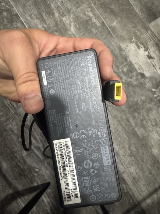 Incarcator lenovo 90 w 20v V4,5 A