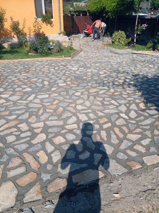Pavaj din piatra naturala poligonala