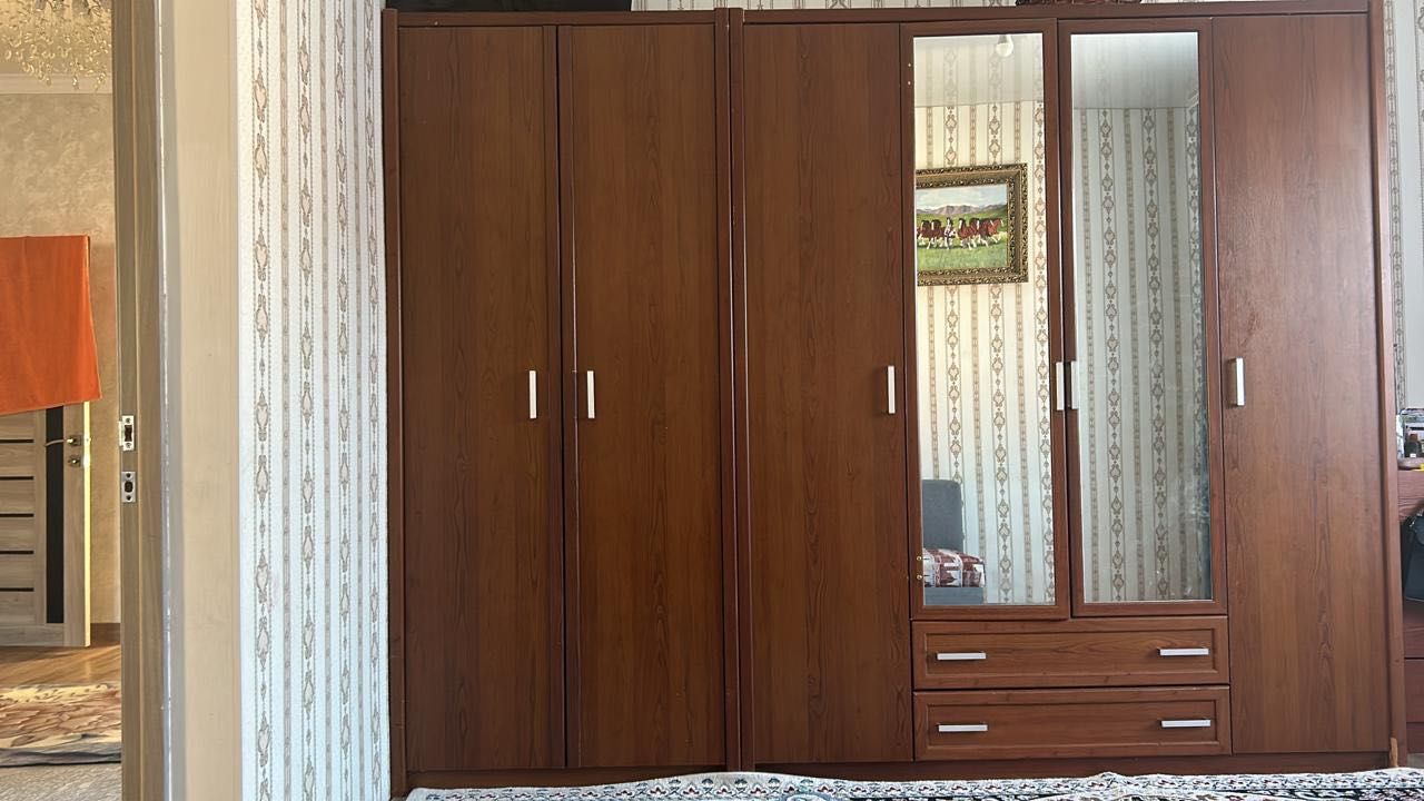 Шифоньер в хорошем состоянии