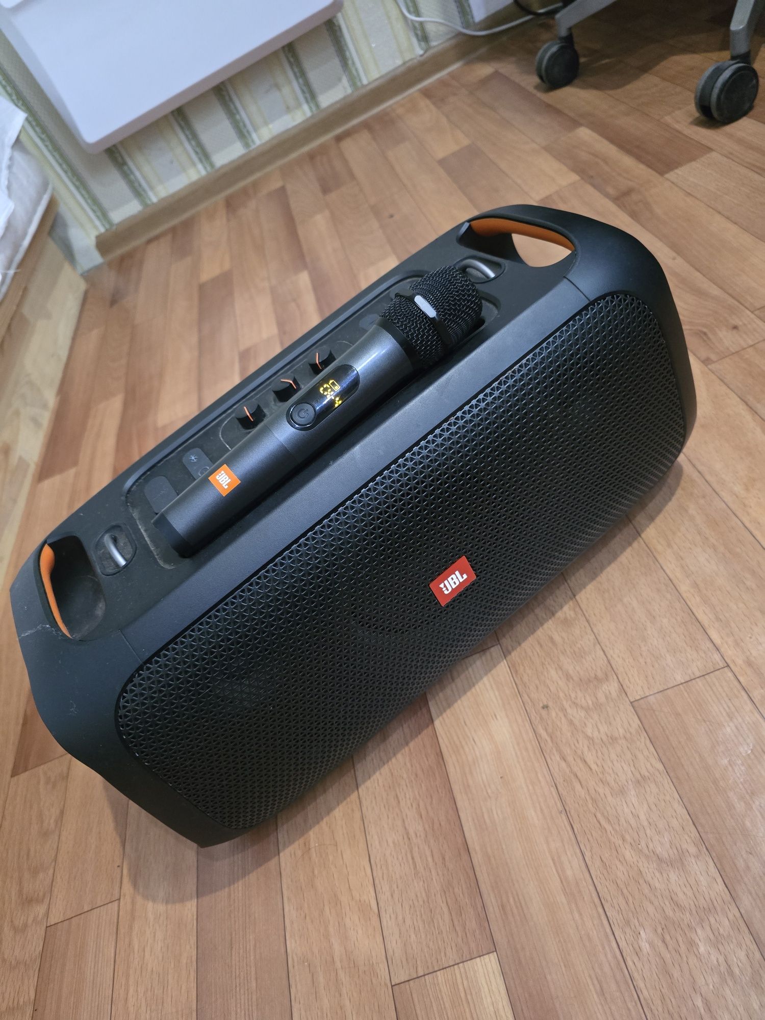 Беспроводной микрофон JBL Partybox-on-the-go. Оригинальный комплектный