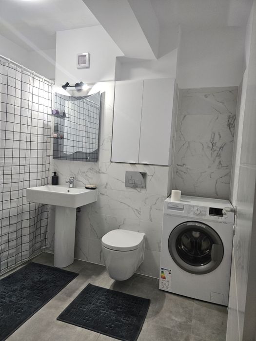 Inchiriez apartament