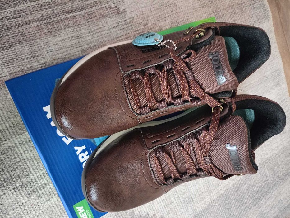 Нови кожени маратонки JOMA