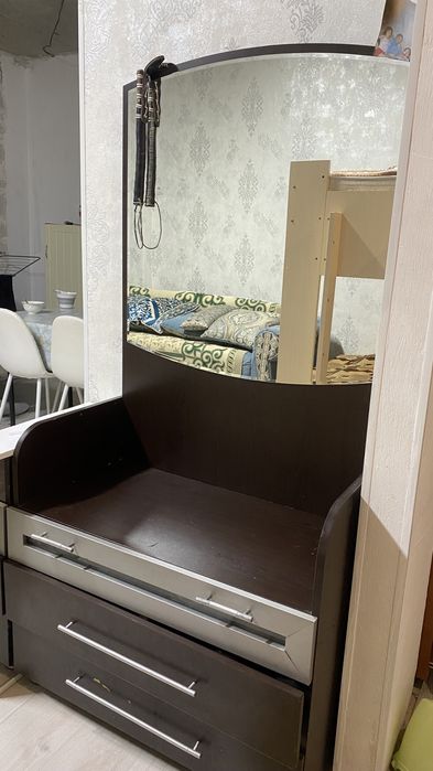 Комод с зеркалом