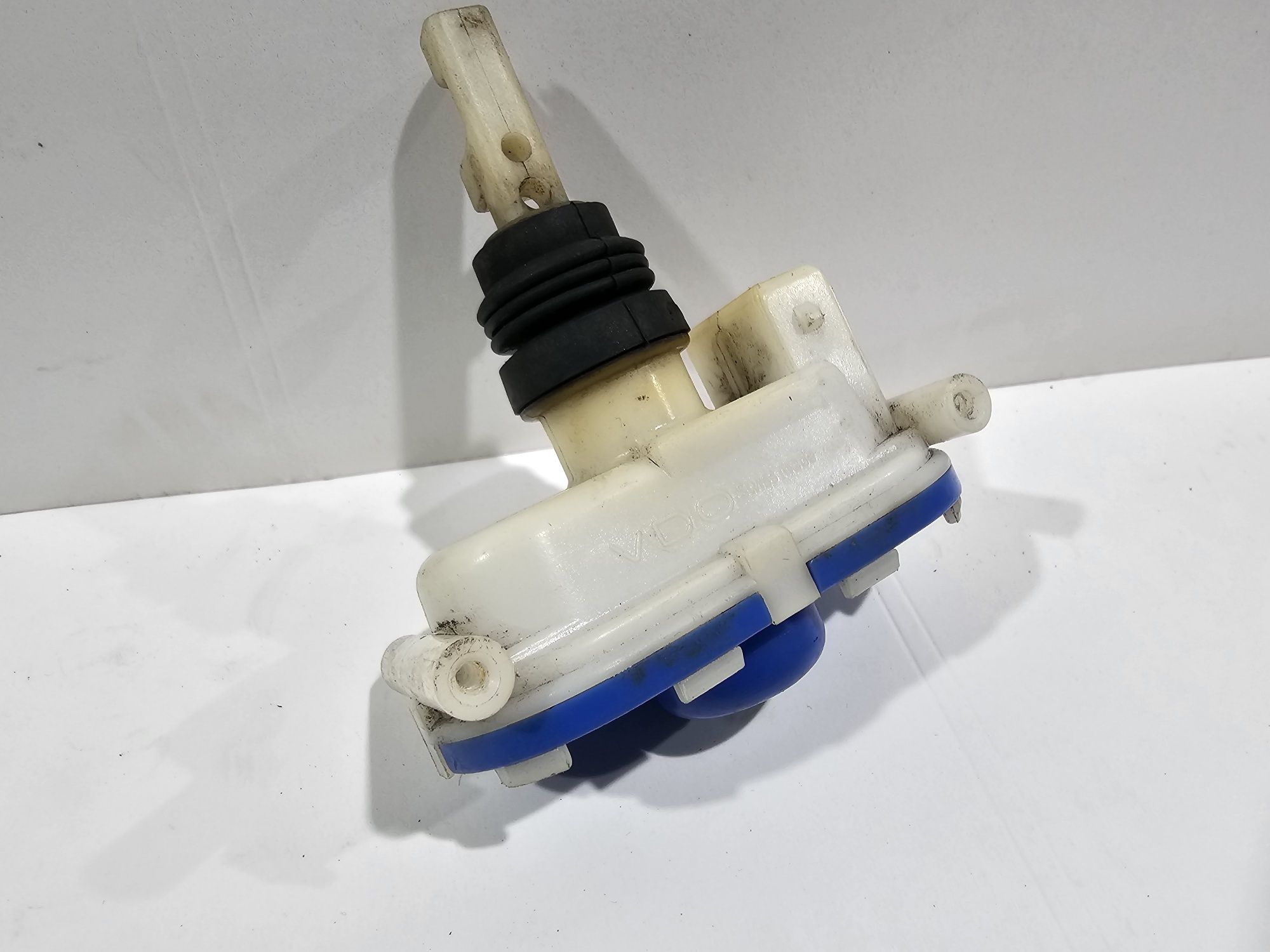 Actuator vacumatic comanda închidere centralizata Volkswagen/ Audi 

S