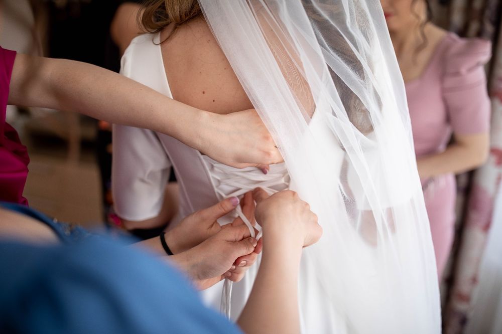Rochie mireasa by Salon Dya, halat și voal