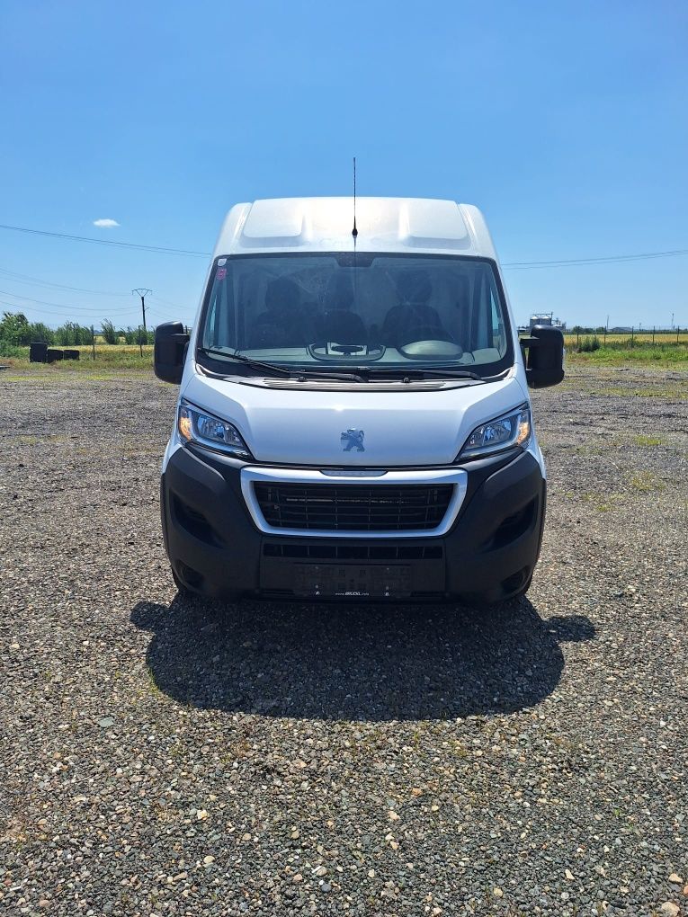 Peugeot Boxer 2020 Mediu L2H2 - 2.2D 165CP E6 - Clima, 2 Usi laterale!