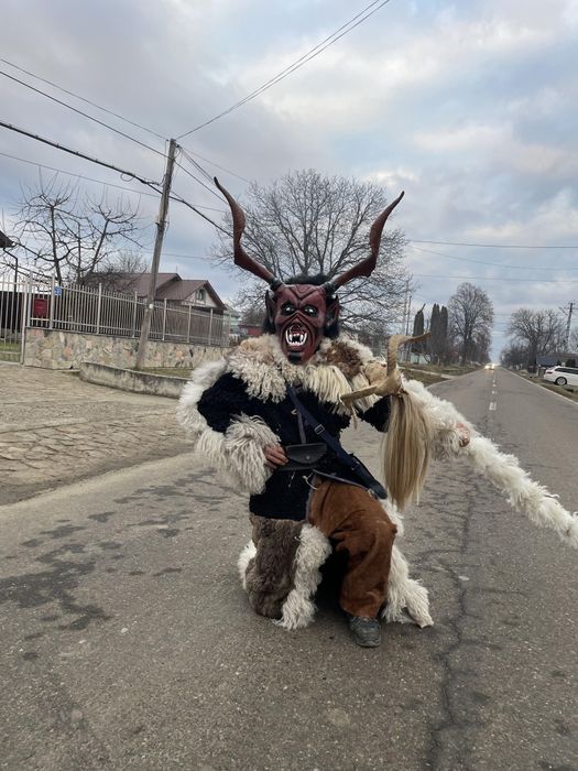 Masca krampus din lemn