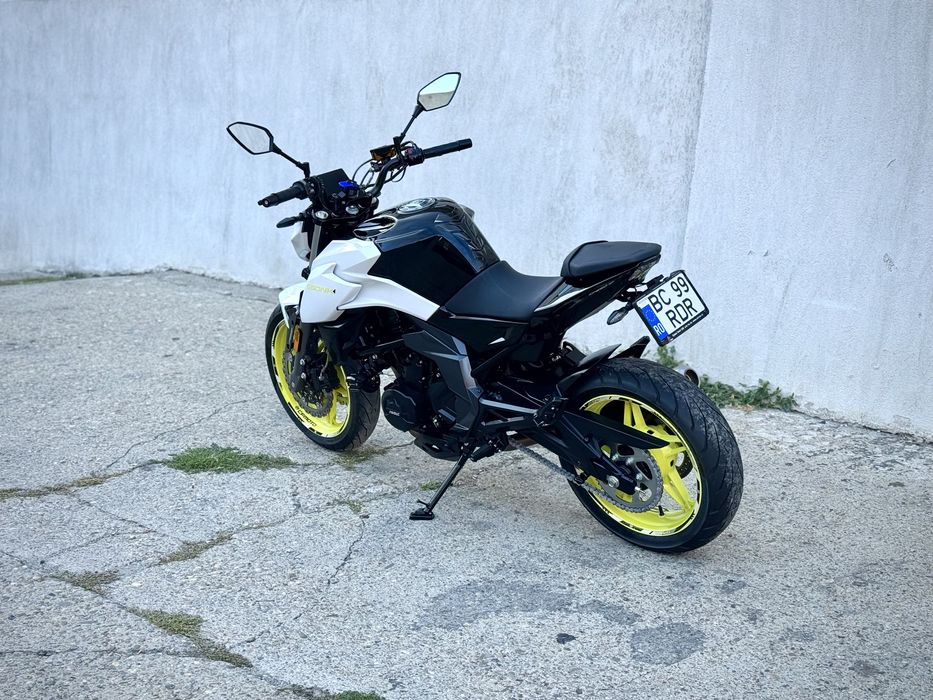 Motocicleta CFMoto 650NK ABS 2023