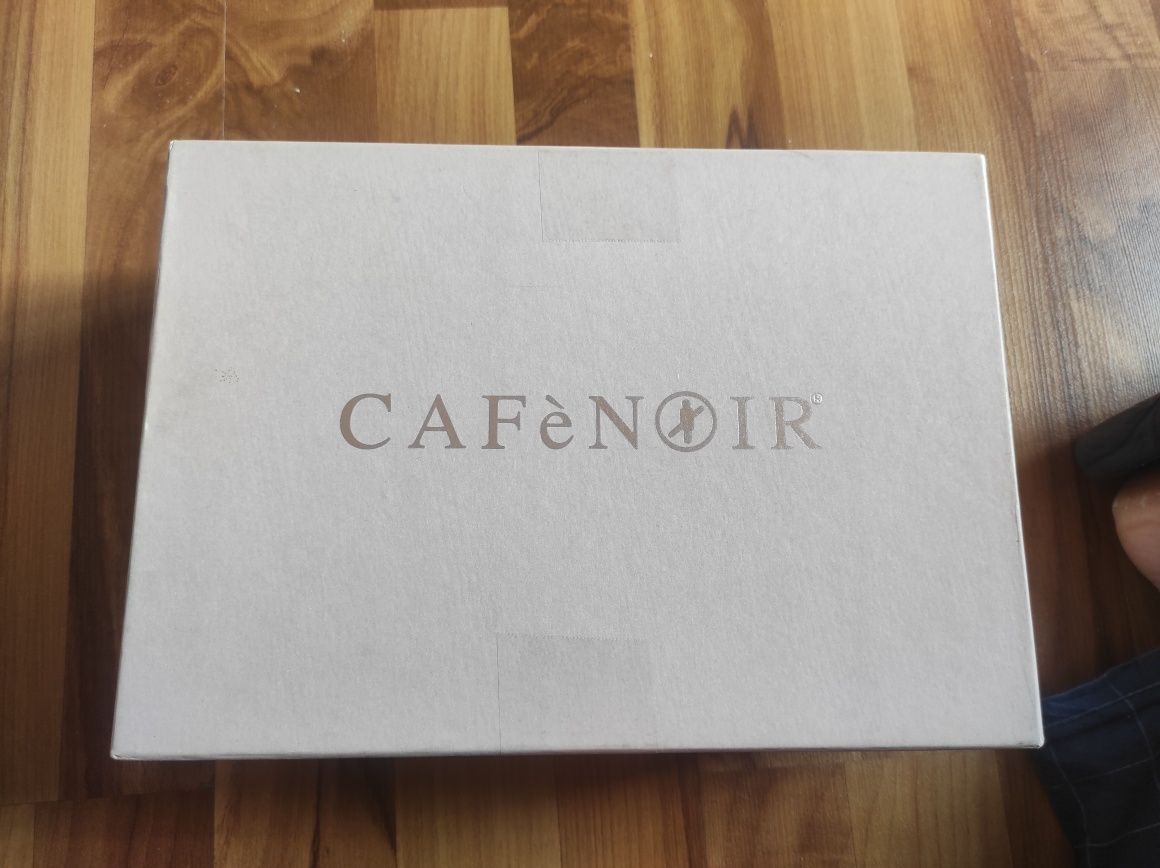 Потрясающие босоножки на каблуке от бренда Cafenoir