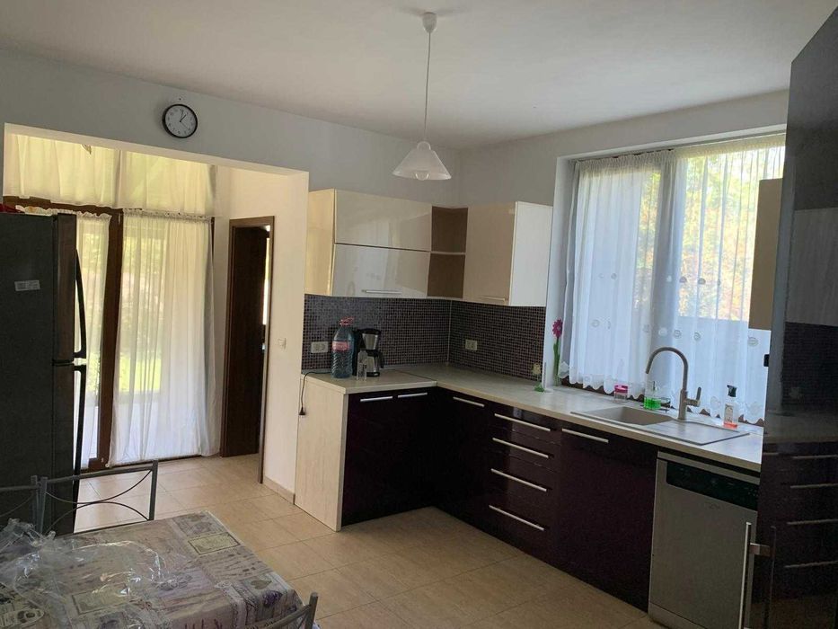 Vilă modernă și spațioasă cu grădină — Giroc, la intrare în Timișoara