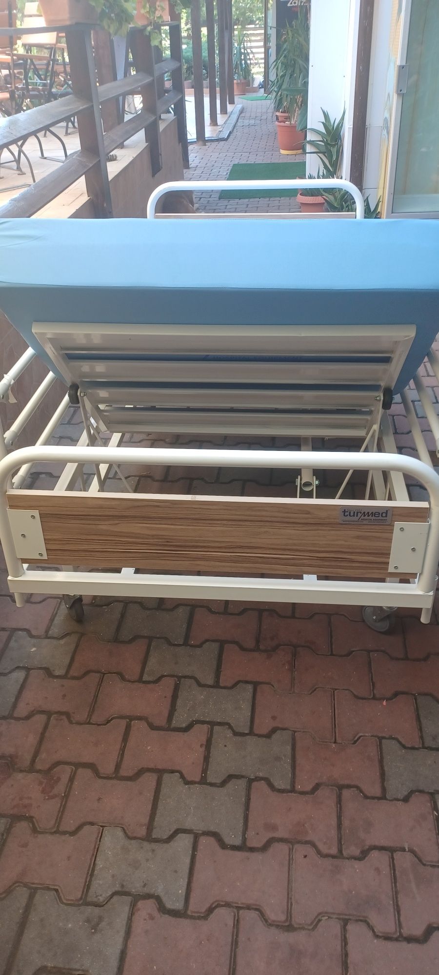 Pat de spital cu functie ridicare cap