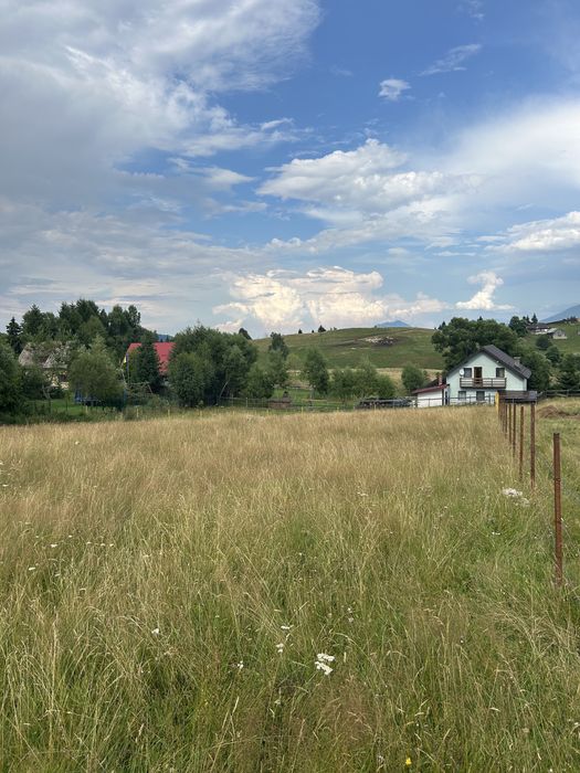 Teren intr-o zonă deosebită de munte cu vedere catre Bucegi