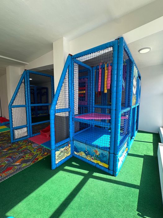 Ofer spre vânzare modular și trambulină pentru spații de joacă