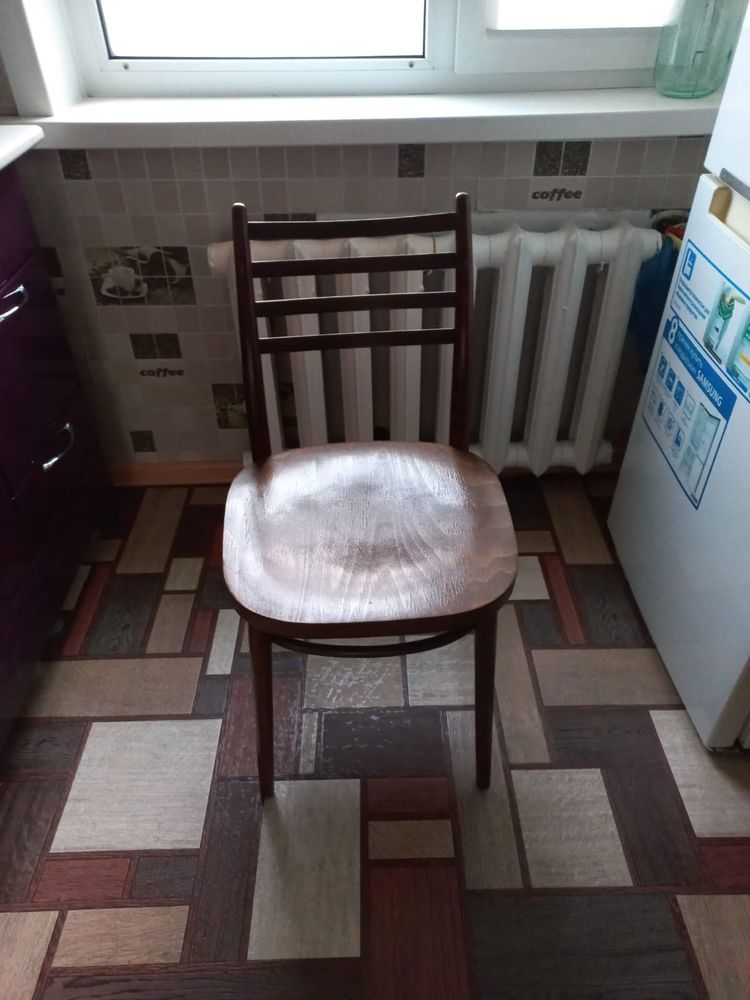 Кухонный стол и стулья