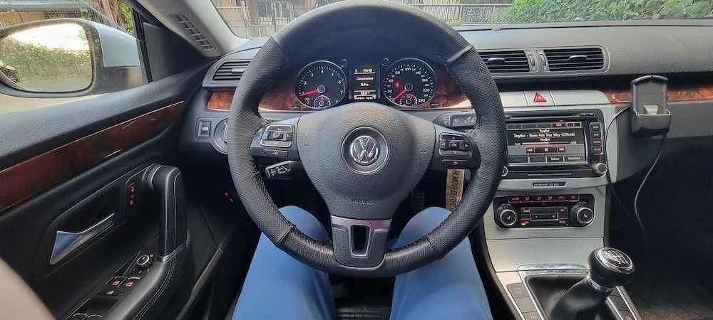 Husa volan piele negru 38 cm. pentru VW Passat B7 Golf 6 Tiguan Jetta