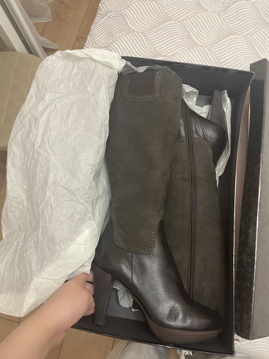 Продам новые кожаные сапоги