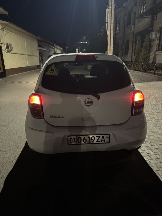 Nissan Micra белый