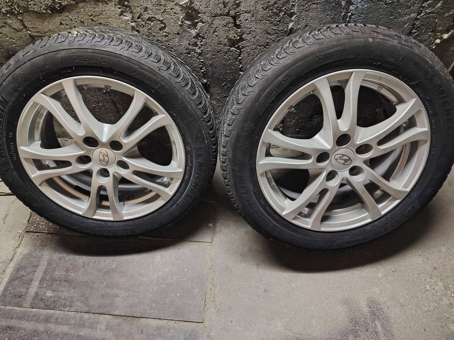 Продавам джанти с гуми зимни за Хюндай.16цола.4броя.