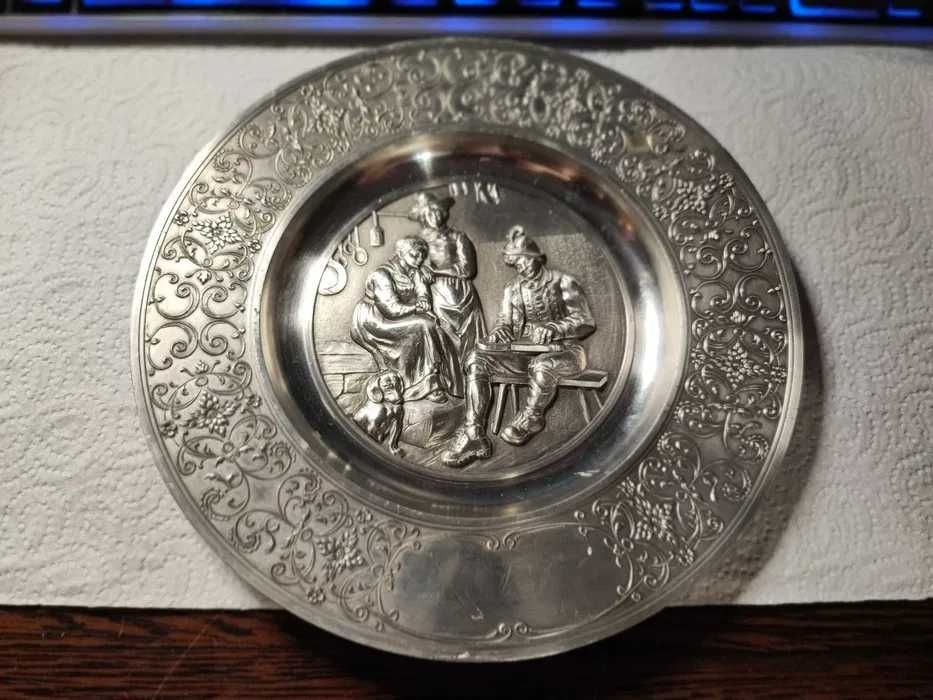 Lot vintage de 8 farfurii de zinc