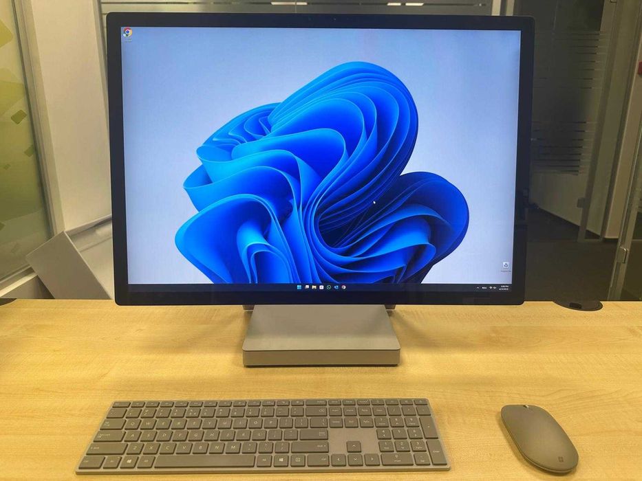 Microsoft Surface Studio 2 All-in-One PC ca nou + toate Accesoriile
