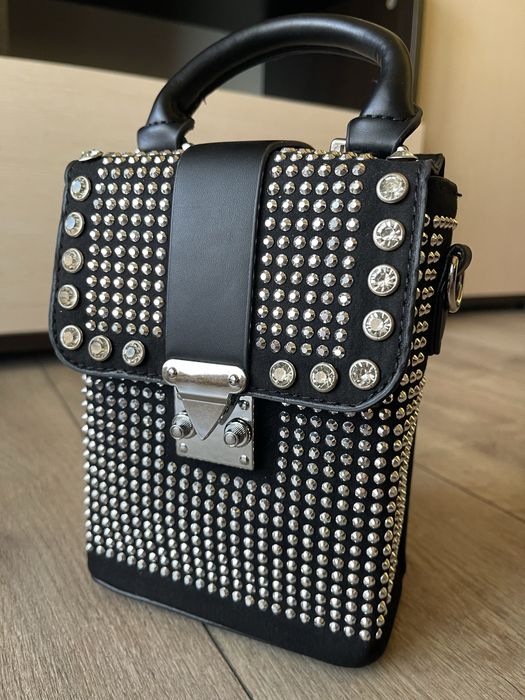 Чисто нова дамска елегантна чанта с камъчета