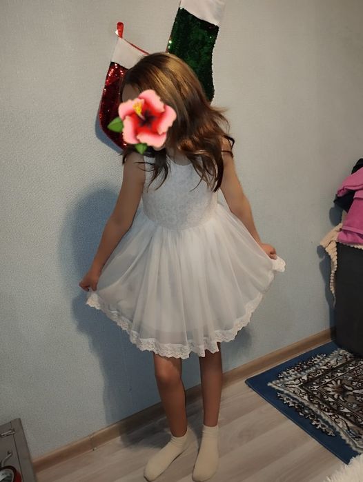 Продам милое кремовое платье на 6-10 лет, верх гипюр, кружево, пышное.