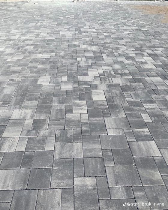 Amenajări curți cu pavaje, beton, borduri.