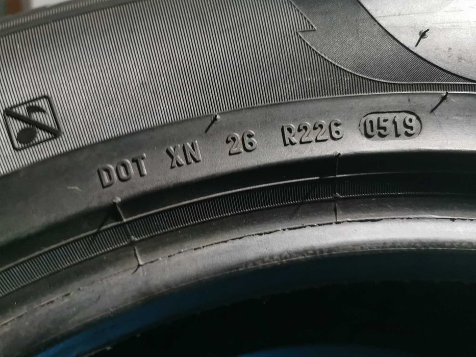255 55 19 pirelli m+s 4 buc