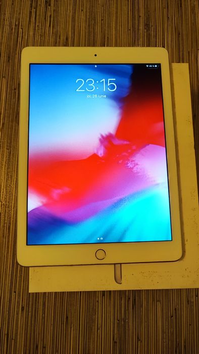 Apple Ipad, model A1893, impecabil, full box, alb, superpret