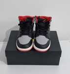 Adidași Nike Air Jordan 1 Mid – Black/Grey/Red – Mărimea 38.5