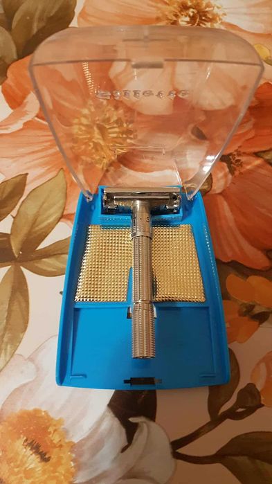 Продавам самобръсначка за класическо бръснене Gillette Slim Adjustable