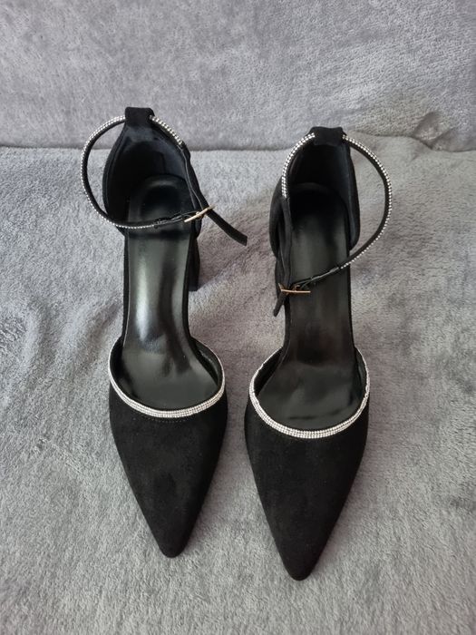 Tocuri negre elegante