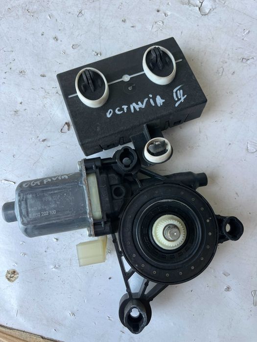 Стъклоповдигач Skoda Octavia