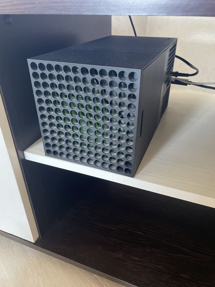 Xbox series X 1tb + 2 геймпада