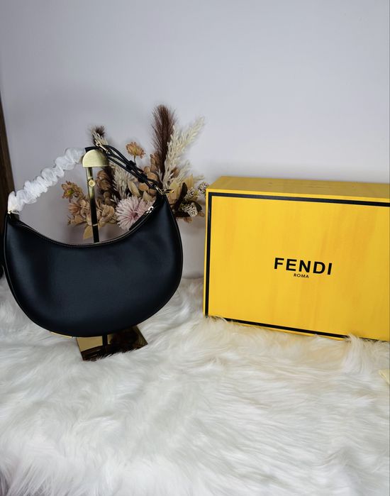 Geanta Fendi Fendigraphy piele naturala 100%, prezentare completa