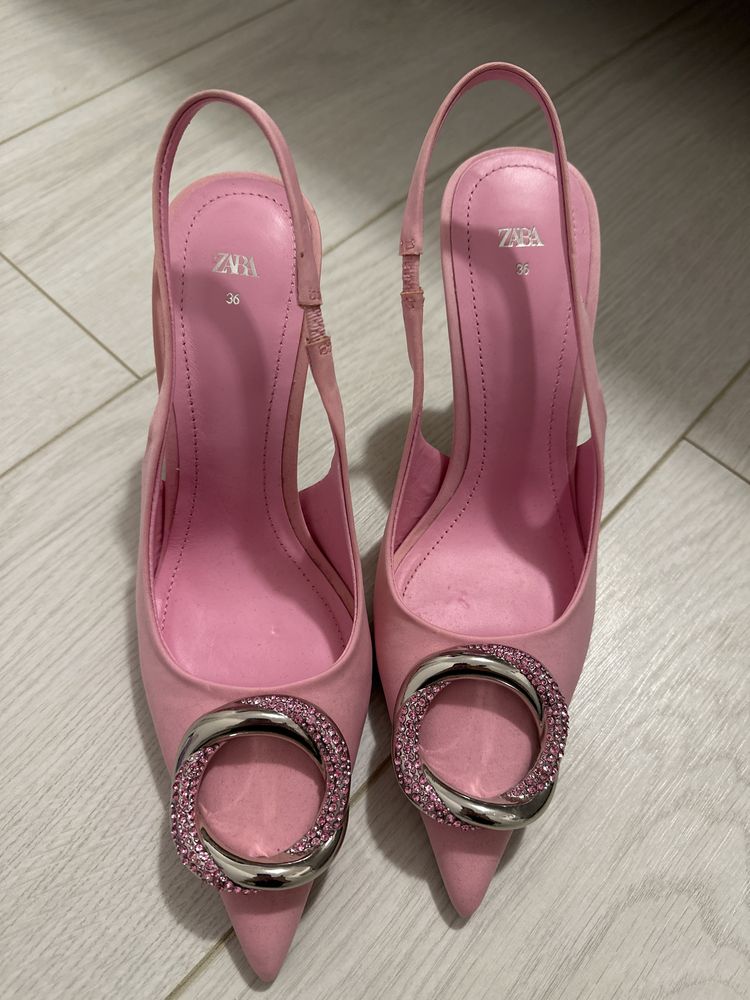 Pantofi dama de la Zara
