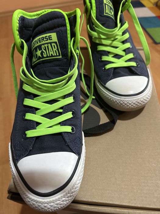 Tenisi converse marimea 41 noi si fara defecte