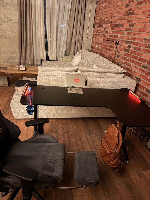 Birou si scaun egonomice de gaming. calitative